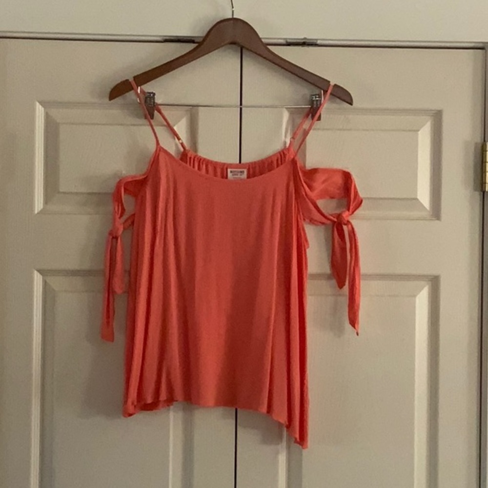 Super cute off shoulder top